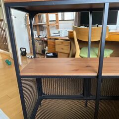 オフィスやリビングルーム用の収納ユニットの画像