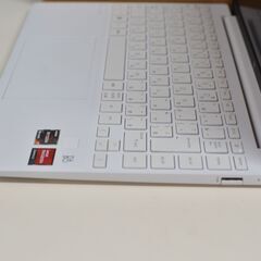 中古ノートパソコン HP Pavilion Aero Laptop 13-be2010AU Windows11 AMD Ryzen 7-7735U/メモリ16GB/爆速SSD512GB/13.3インチ/WEBカメラの画像