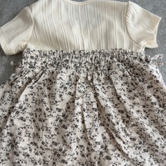 小花柄ロンパース　80の画像