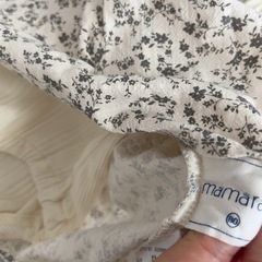 小花柄ロンパース　80の画像