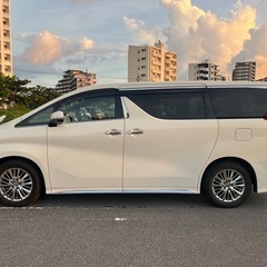 TOYOTAアルファード内装綺麗！禁煙車の画像