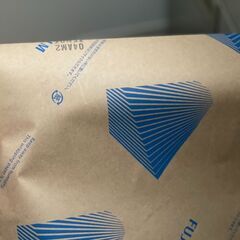 コピー用紙を梱包している紙