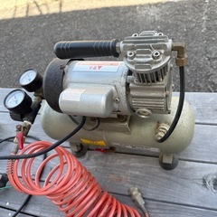 小型コンプレッサー エアブラシや軽作業に の画像