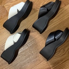 UNIQLO  プラットフォームサンダル  2足の画像