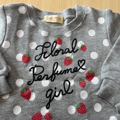 いちご柄⭐︎薄手トレーナーの画像