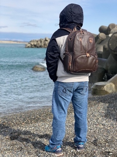 本革使用のNordweg高級バックパックです