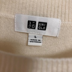 未使用品メンズUNIQLO アイボリー白 カシミヤクルーネック ニットセーターの画像
