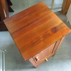 アンティーク調 キャビネット 電話台 ベッドサイドキャビネット 幅40cm 高さ85cm  札幌市東区 新道東店の画像