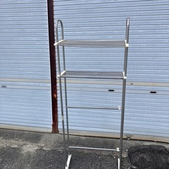 洗濯機ラックと洗濯物干しの画像