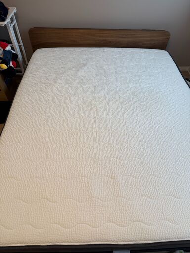 ミネルヴァマットレス クイーンサイズ　ベッドフレーム付き