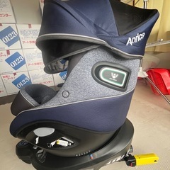 アップリカ　チャイルドシートR129の画像