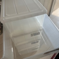 プラスチック箱４個
の画像