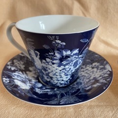 【未使用・箱付き】カップ＆ソーサー ペアセット　ブルー×ホワイト 花柄の画像