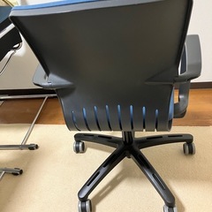 キャスター付き事務椅子の画像