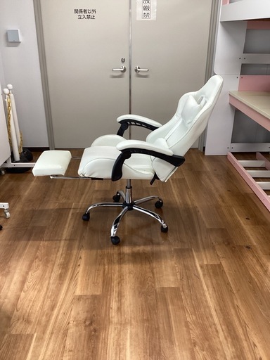 ゲーミングチェアオットマン付き【町田市再生家具】　251810
