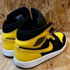 ナイキ　NIKE スニーカー　エアージョーダン　AIR JORDAN ミッドカット　ハイカットの画像