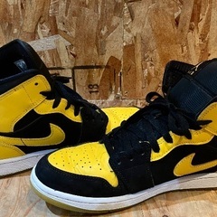 ナイキ　NIKE スニーカー　エアージョーダン　AIR JORDAN ミッドカット　ハイカットの画像