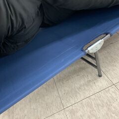 【ジモティー割引で最大15％OFF⭐️】折りたたみリクライニングベッド 布団付きの画像