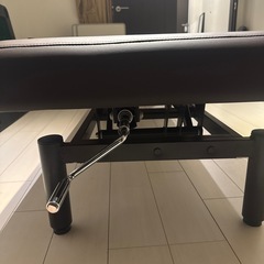 サロン　マッサージベッド　手動昇降機能付き　ピローシートやペーパーショーツつき付きの画像