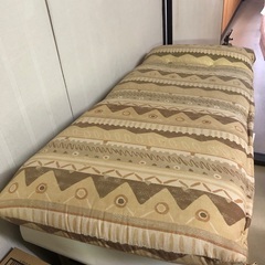 中古 座椅子 背面角度 4段切り替え ベージュ系の画像