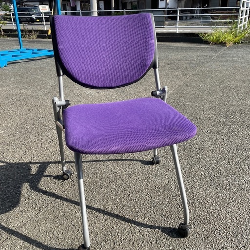 オカムラ　ネスティングチェア44脚セット