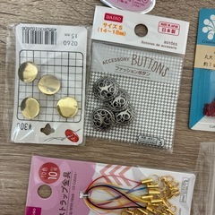 ビーズ　ボタン　などの画像