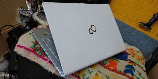 パソコン Fujitsu LifeBook SH75 Core i5