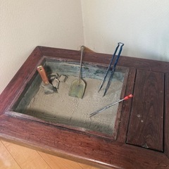 囲炉裏テーブル　火鉢の画像