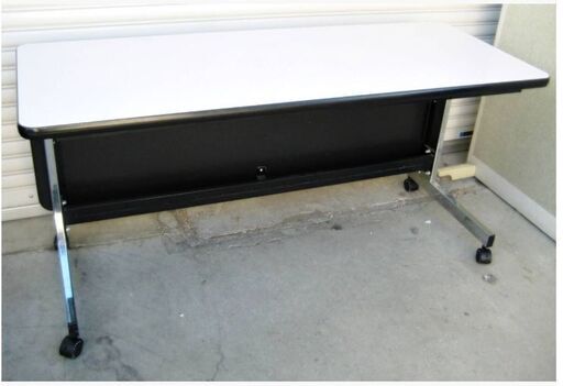 ⑧　会議テーブル　フラップ式　オフィスデスク　FT460M　幅150㎝　ミーティングテーブル　ワークテーブル　会議机　幕板　キャスター付き