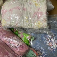 【決定済み】布団セット2つ+掛け布団の画像