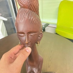 南国の女性像　木彫りの画像