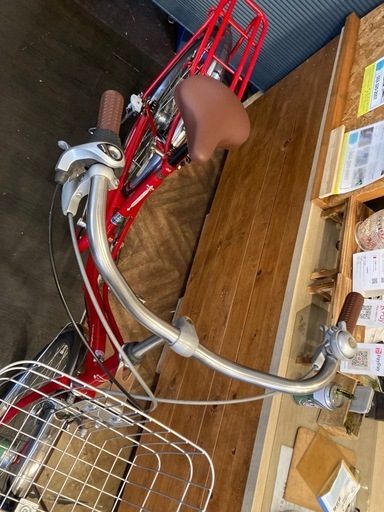 【前後タイヤ・チューブ新品！】 LEDオートライト　内装3段　26インチ自転車　レッド