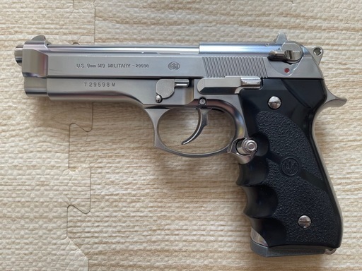 ガスガン　東京マルイ　M92Fクロームステンレスモデル　スペアマガジン付き