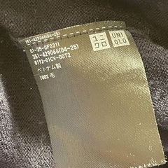 ユニクロ セーター 無地の紺色 Mサイズ　毛(ウール)100%の画像