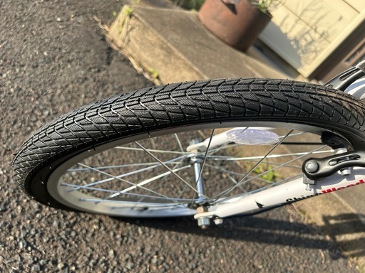 最終値下げ）折りたたみ自転車 20インチ 軽量 コンパクト 収納 便利 お買い得 6段変速