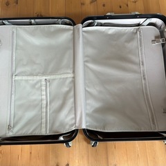 海外旅行やスキーに最適なスーツケースの画像