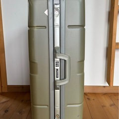 海外旅行やスキーに最適なスーツケースの画像