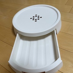 ホワイトのスリット付き受け皿の画像