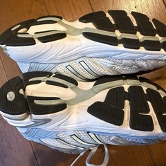 adidas アディダス スニーカー 水色 ホワイト の画像