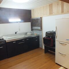 リノベーションハウス《ペット可》車2台・即生活可能！・エアコン・...