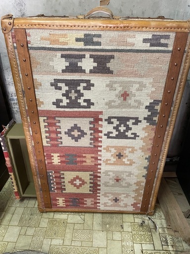 定価23万円　STONYHURST SMALL COFFEE TABLE／KILIM