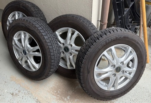 そろそろ
冬に備えてホイール付きスタッドレスタイヤ145/80R13