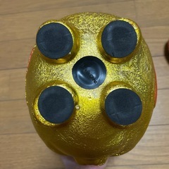 金の豚の貯金箱の画像