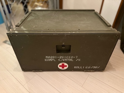 軍放出品　コンテナボックス テーブル