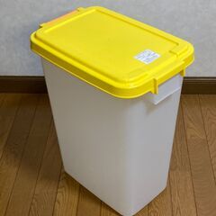 値下げしました！【中古/長期保管品/お引き取り限定】■ペット用フードキーパー10■約10kg（42ℓ）■リッチェル■の画像