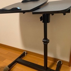 パソコンデスクと事務椅子(取引中)の画像