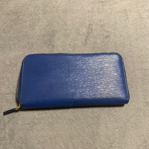 PRADAラウンドファスナー長財布
