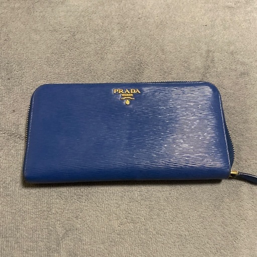 PRADAラウンドファスナー長財布
