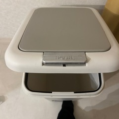 ニトリ　45ℓゴミ箱の画像