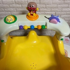 アンパンマンバスチェア（ギターのおもちゃ付き）の画像